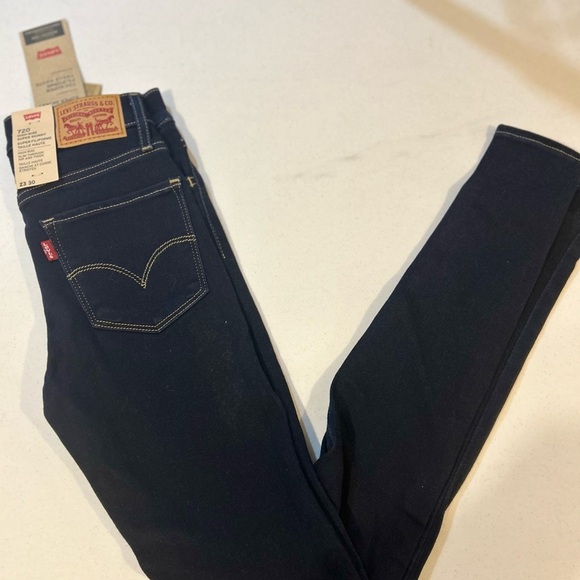 Levi's Women's Black Jeans NWT - Picture 2 of 5